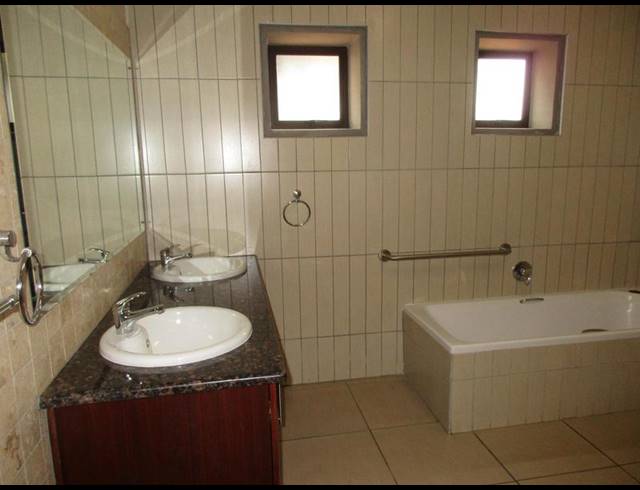 2 BEDROOM HOUSE FOR SALE IN RETIRE AT MIDSTREAM